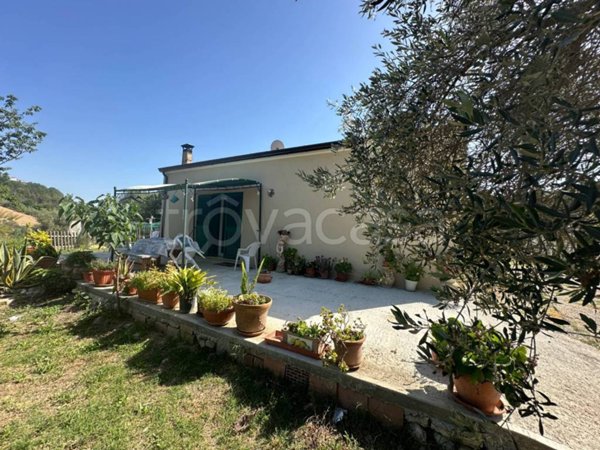 casa indipendente in vendita a Notaresco