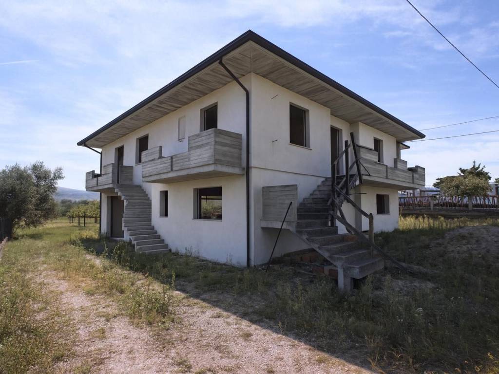 casa indipendente in vendita a Notaresco in zona Guardia Vomano