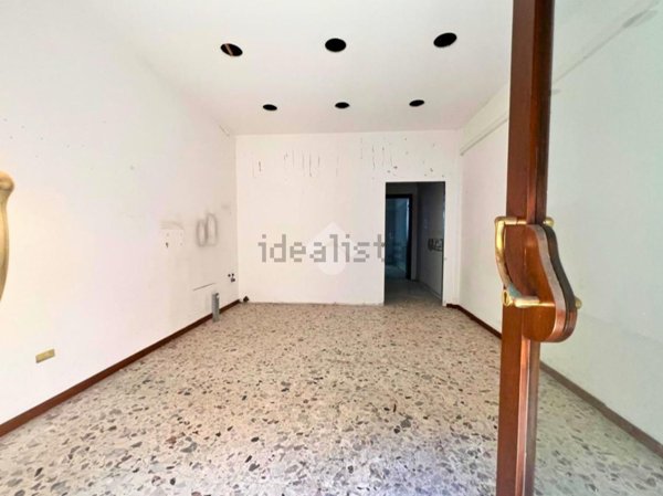 locale commerciale in vendita a Notaresco