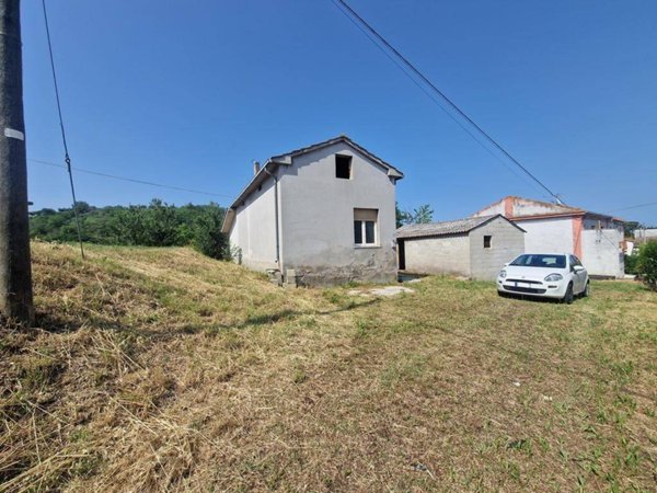 appartamento in vendita a Notaresco in zona Torrio