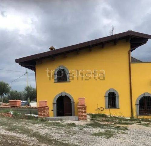 appartamento in vendita a Notaresco in zona Capracchia