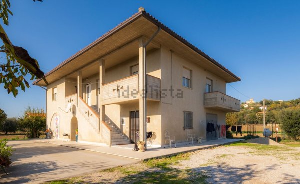 casa indipendente in vendita a Notaresco in zona Torrio
