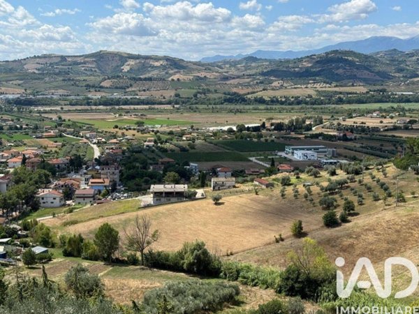 casa indipendente in vendita a Notaresco in zona Guardia Vomano