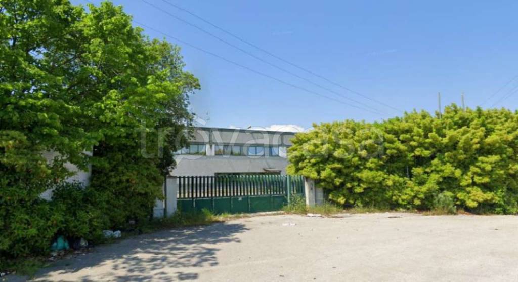 locale commerciale in vendita a Notaresco in zona Pianura Vomano
