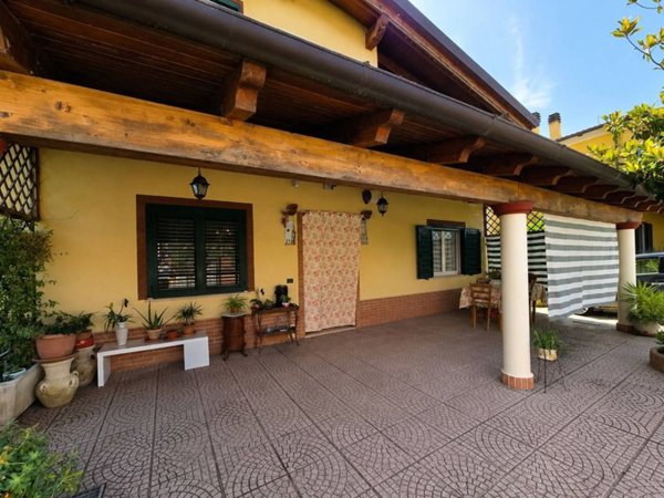 casa indipendente in vendita a Notaresco