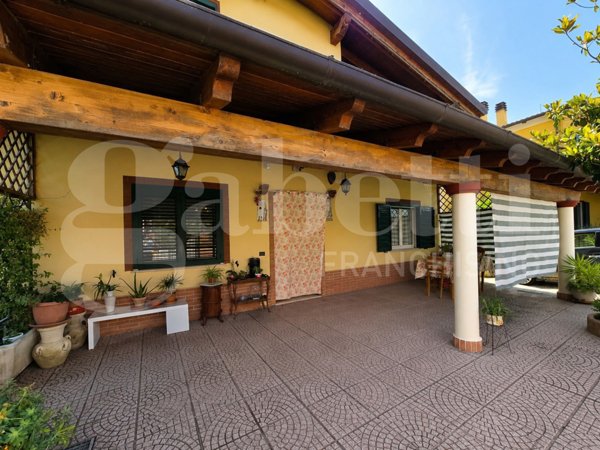 casa indipendente in vendita a Notaresco