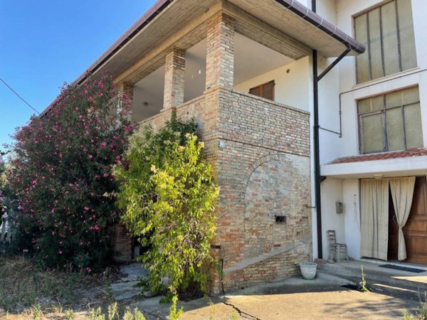 casa indipendente in vendita a Notaresco in zona Pianura Vomano