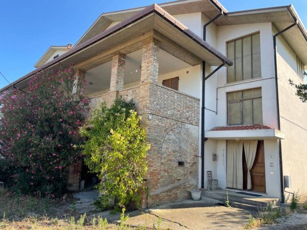 casa indipendente in vendita a Notaresco in zona Caporipe