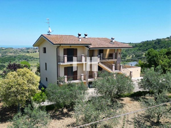 casa indipendente in vendita a Notaresco in zona Caporipe