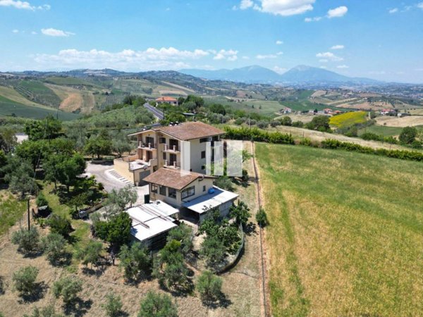 casa indipendente in vendita a Notaresco in zona Guardia Vomano