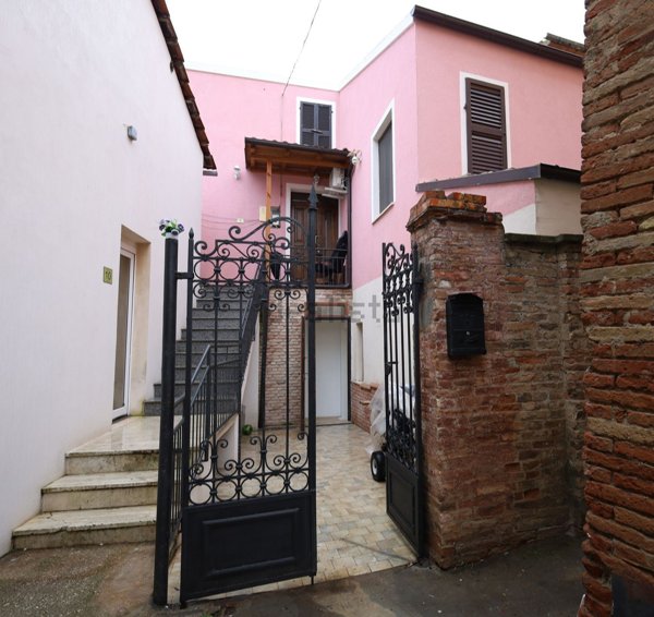 appartamento in vendita a Notaresco in zona Pianura di Notaresco
