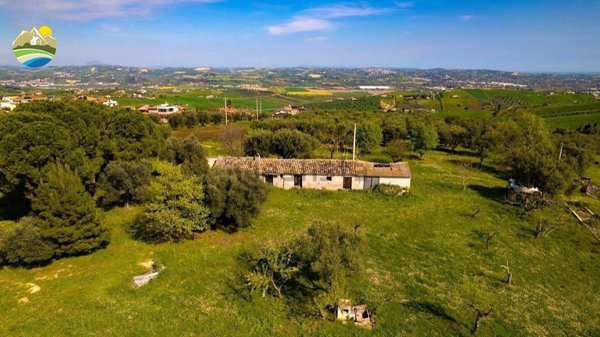 monolocale in vendita a Notaresco in zona Caporipe
