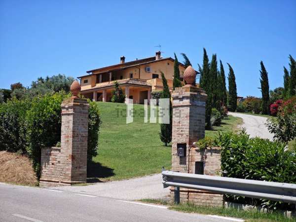 casa indipendente in vendita a Notaresco in zona Caporipe