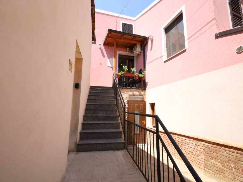 appartamento in vendita a Notaresco in zona Pianura di Notaresco