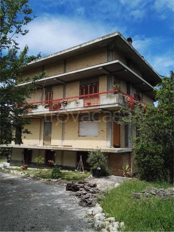 appartamento in vendita a Notaresco in zona Grasciano