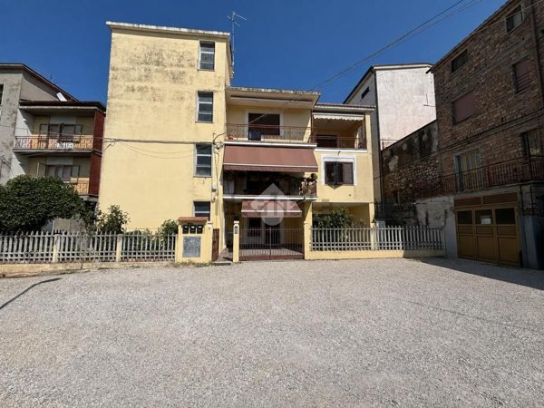 appartamento in vendita a Notaresco in zona Pianura di Notaresco