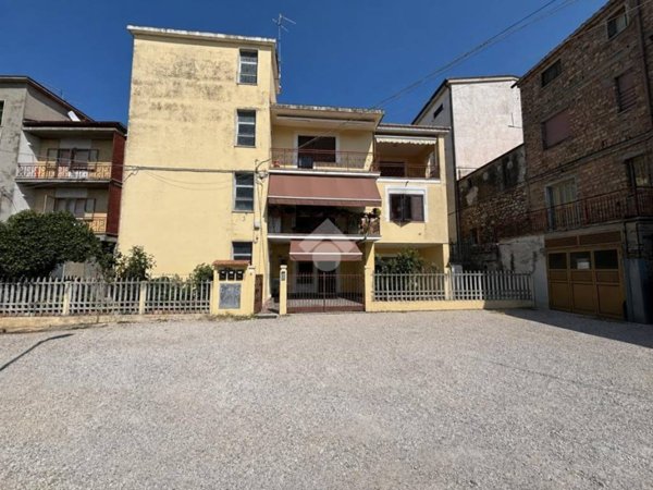 appartamento in vendita a Notaresco in zona Pianura di Notaresco