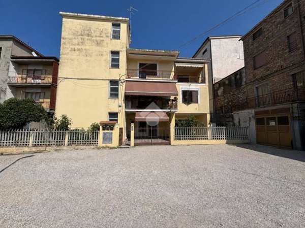 appartamento in vendita a Notaresco in zona Pianura di Notaresco