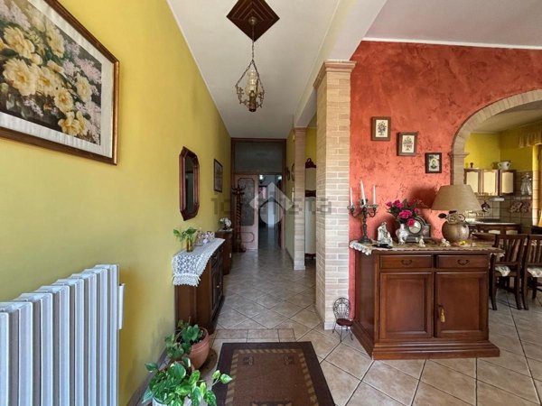 appartamento in vendita a Notaresco in zona Pianura di Notaresco