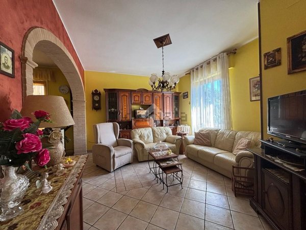 appartamento in vendita a Notaresco in zona Pianura di Notaresco