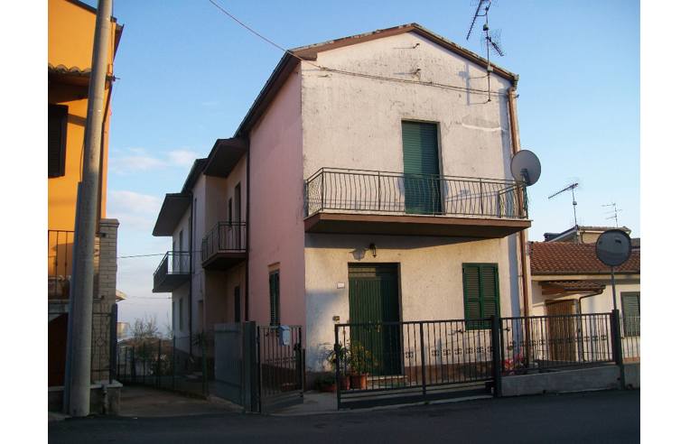 casa indipendente in vendita a Notaresco in zona Pianura di Notaresco