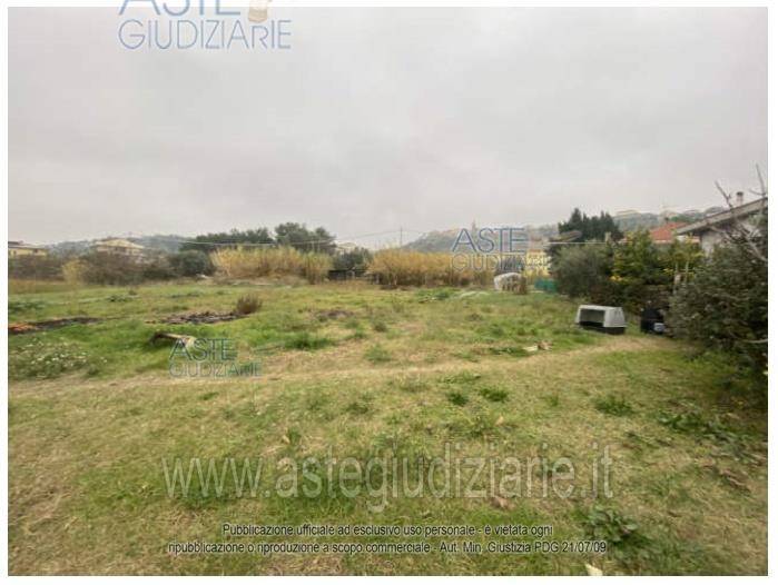 terreno in vendita a Notaresco in zona Pianura di Notaresco