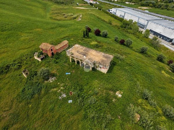 terreno in vendita a Notaresco in zona Grasciano