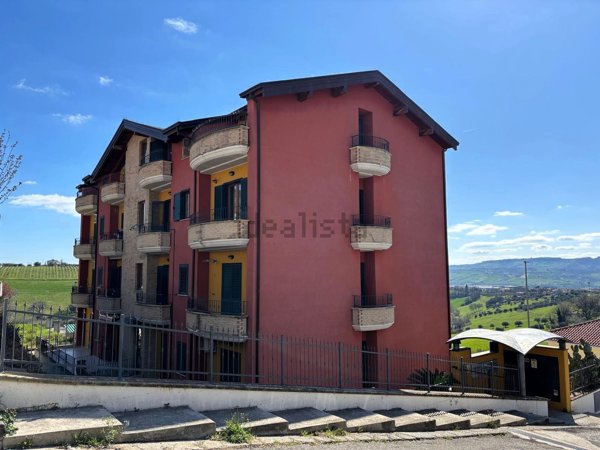 appartamento in vendita a Notaresco in zona Pianura di Notaresco