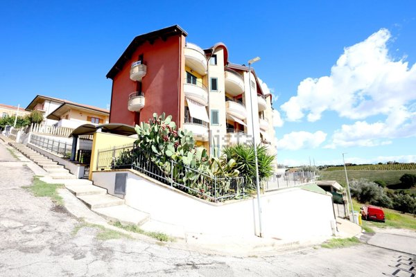 appartamento in vendita a Notaresco in zona Guardia Vomano