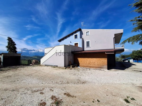 casa indipendente in vendita a Penna Sant'Andrea