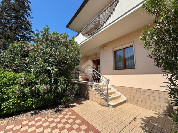 casa indipendente in vendita a Penna Sant'Andrea in zona Val Vomano