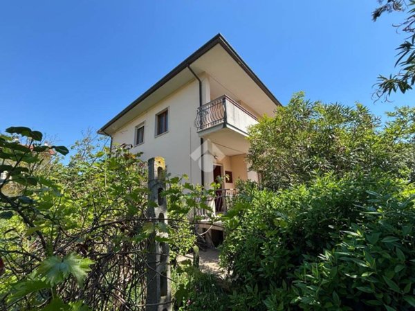 casa indipendente in vendita a Penna Sant'Andrea in zona Val Vomano