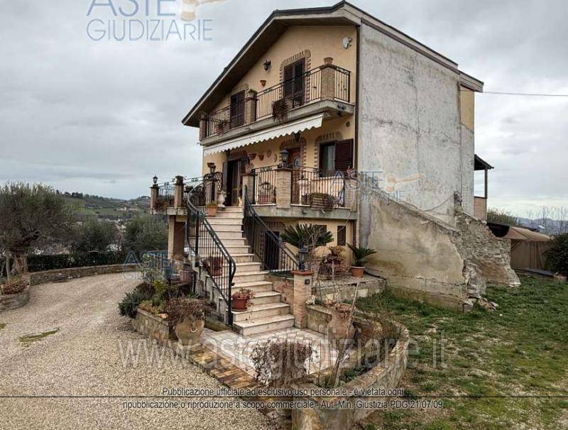appartamento in vendita a Penna Sant'Andrea in zona Val Vomano