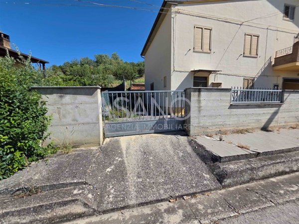 casa indipendente in vendita a Penna Sant'Andrea in zona Pilone