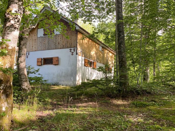negozio in vendita a Pietracamela in zona Prati di Tivo