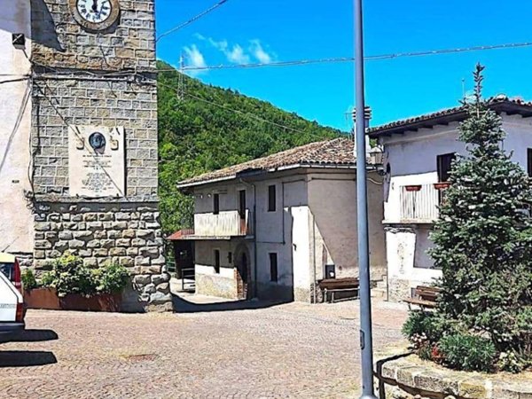 casa indipendente in vendita a Pietracamela in zona Intermesoli