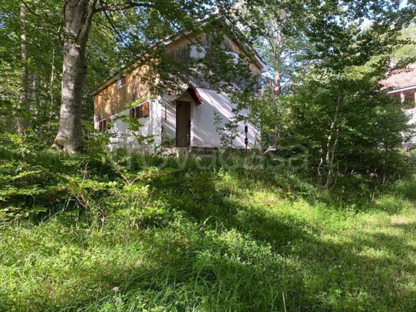 negozio in vendita a Pietracamela in zona Prati di Tivo