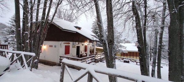 casa indipendente in vendita a Pietracamela in zona Prati di Tivo