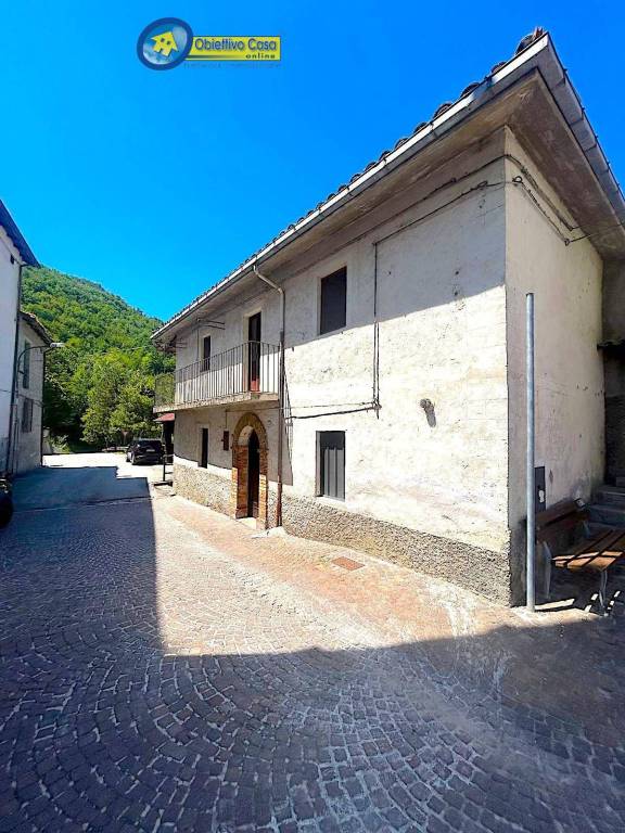 casa indipendente in vendita a Pietracamela in zona Prati di Tivo