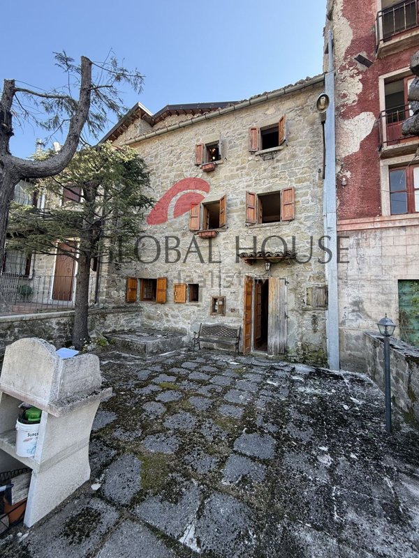 casa indipendente in vendita a Pietracamela