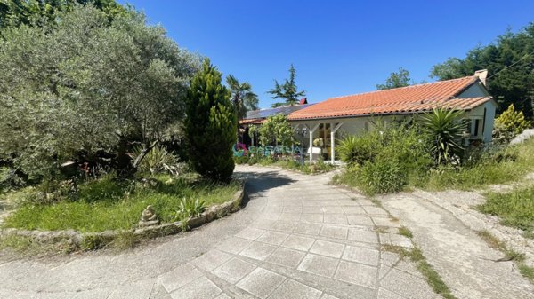 casa indipendente in vendita a Pineto