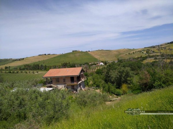 casa indipendente in vendita a Pineto