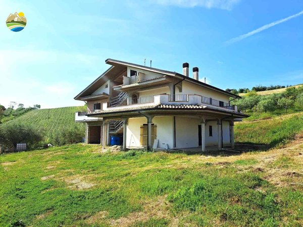 casa indipendente in vendita a Pineto