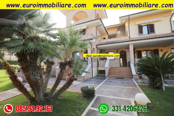 casa indipendente in vendita a Pineto