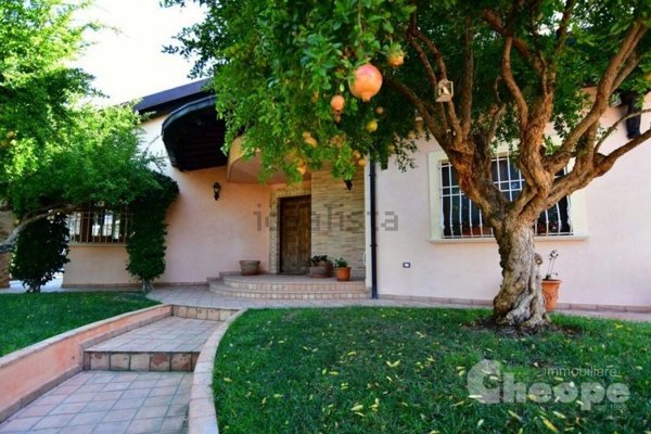 casa indipendente in vendita a Pineto