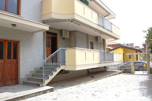 appartamento in vendita a Pineto in zona Scerne