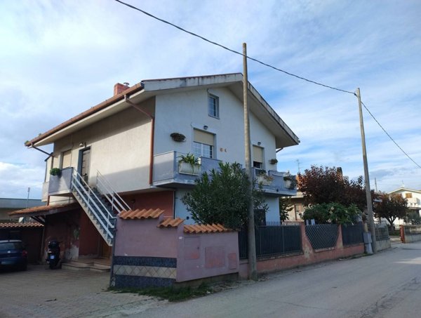 appartamento in vendita a Pineto in zona Scerne