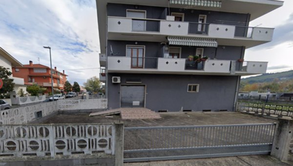 negozio in vendita a Pineto