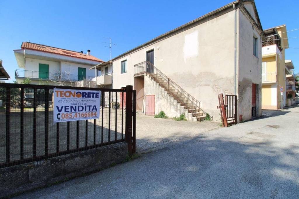 appartamento in vendita a Pineto in zona Scerne
