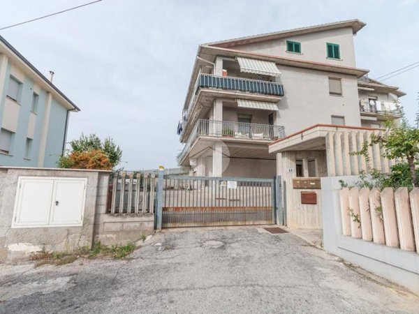 locale di sgombero in vendita a Pineto